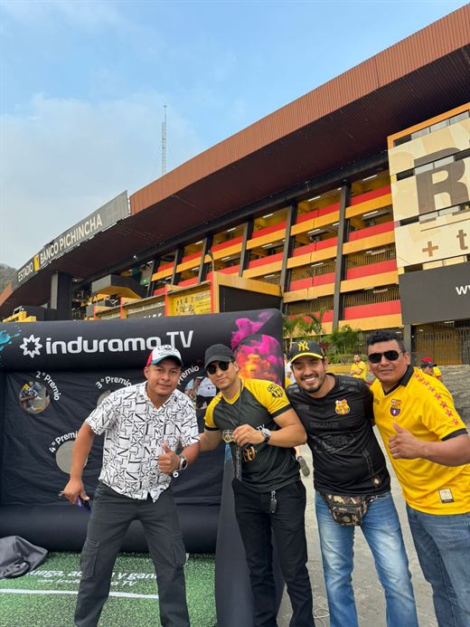 Equipo de promotores en una activación de marca